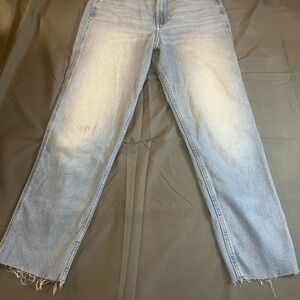 Hollister Ultra High Rise Mom Jean light blue size 10R/30R womens